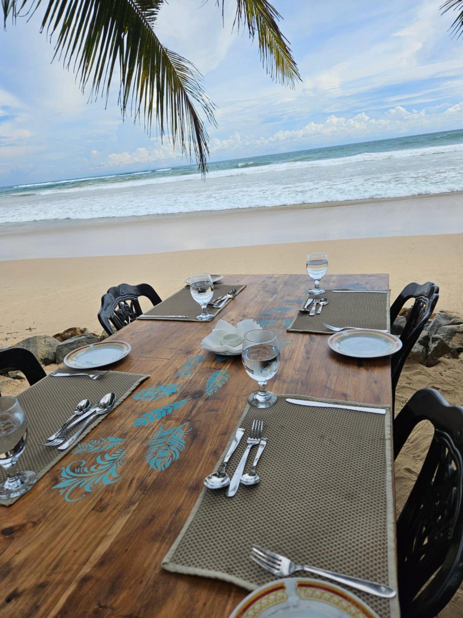 Balance Beach Resort Dikwella Esterno foto