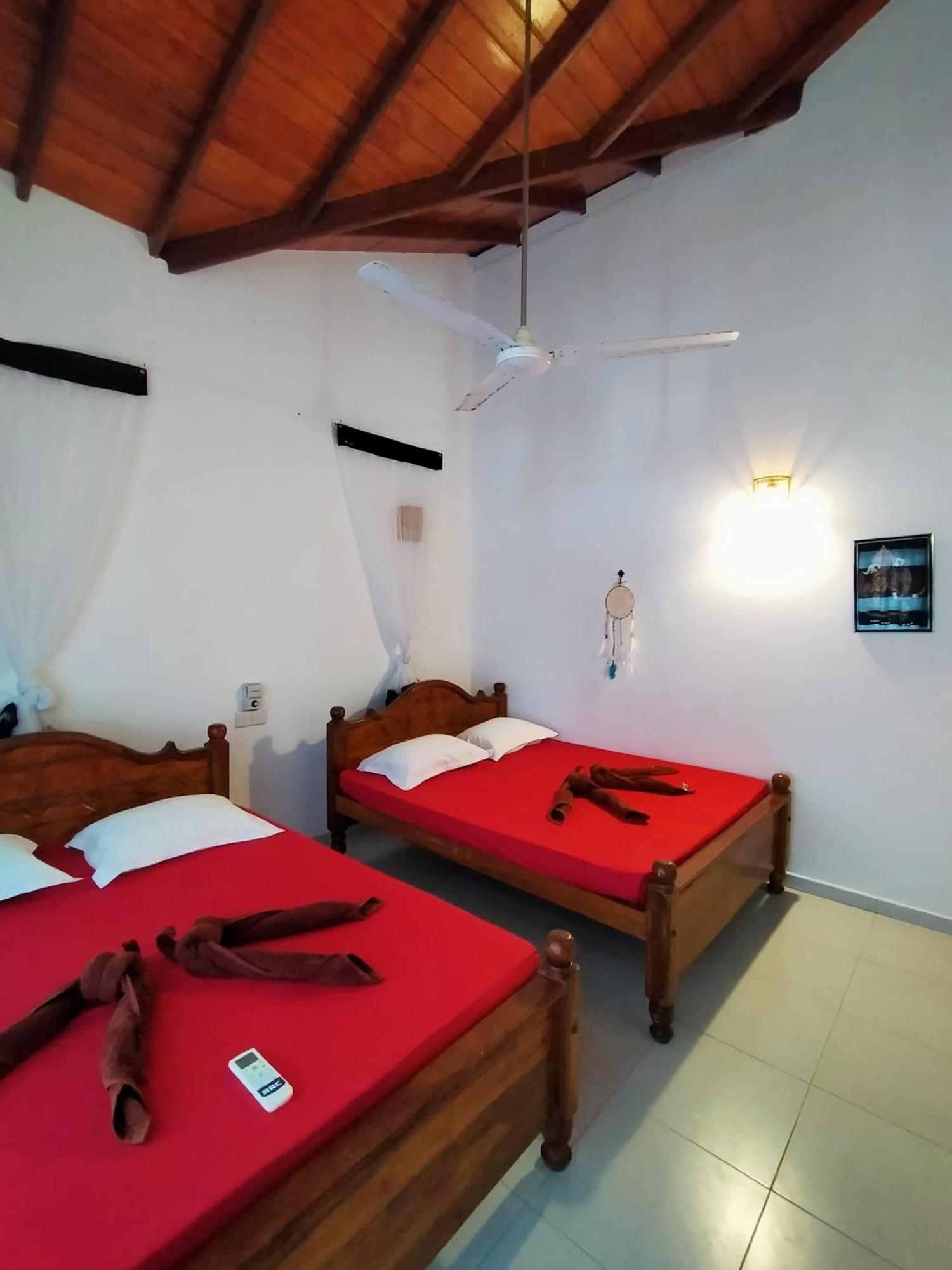 Balance Beach Resort Dikwella Esterno foto