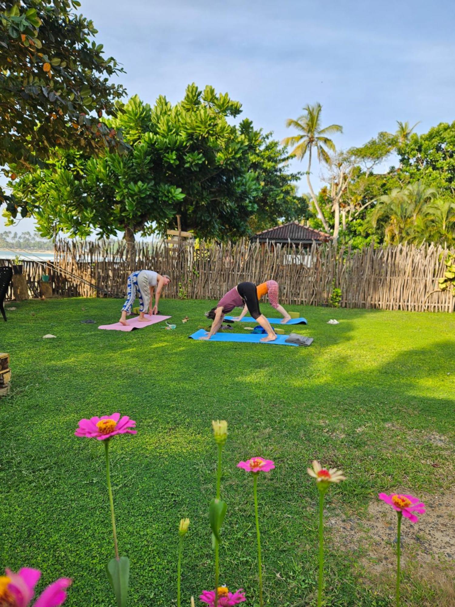 Balance Beach Resort Dikwella Esterno foto