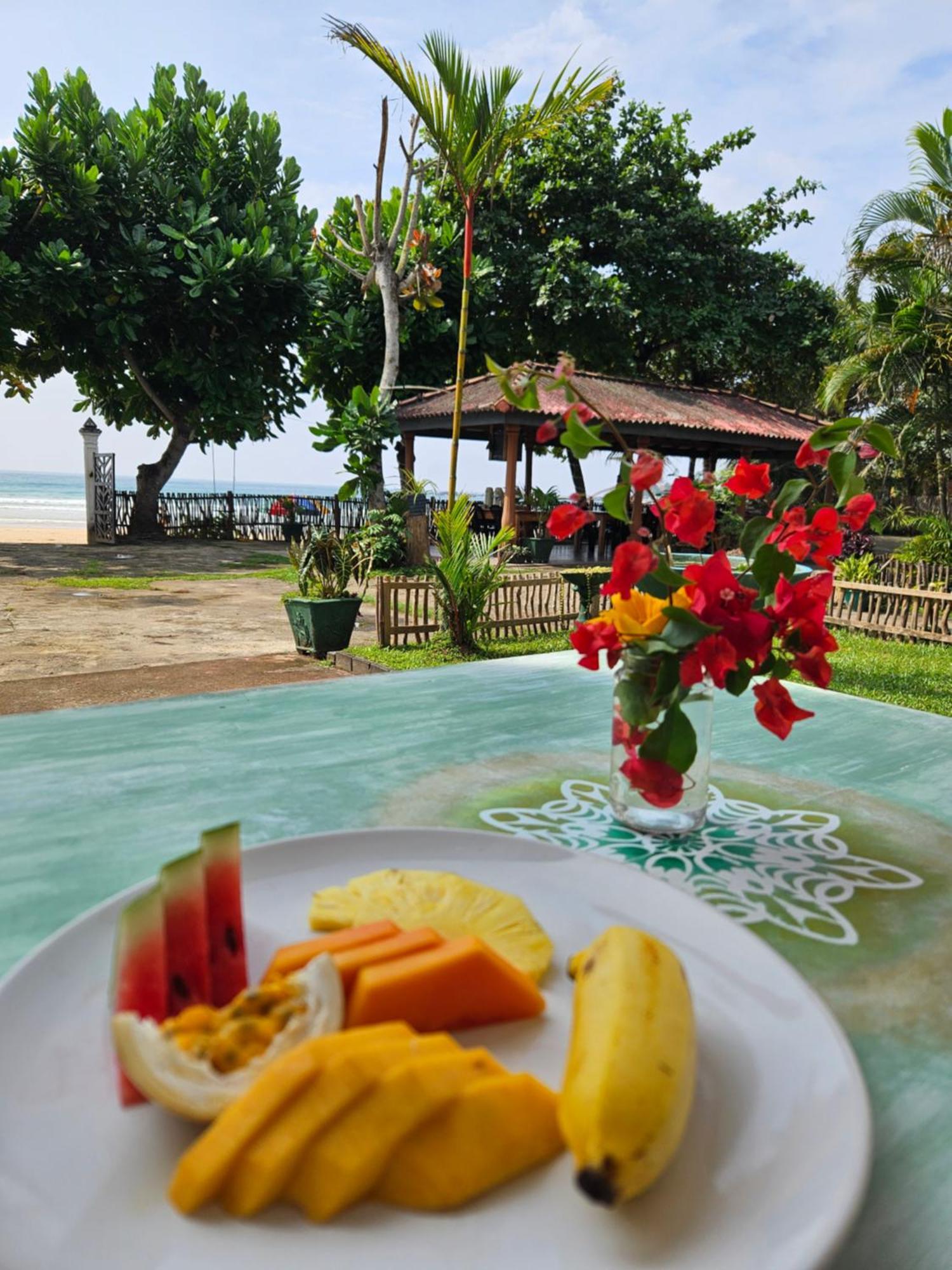 Balance Beach Resort Dikwella Esterno foto