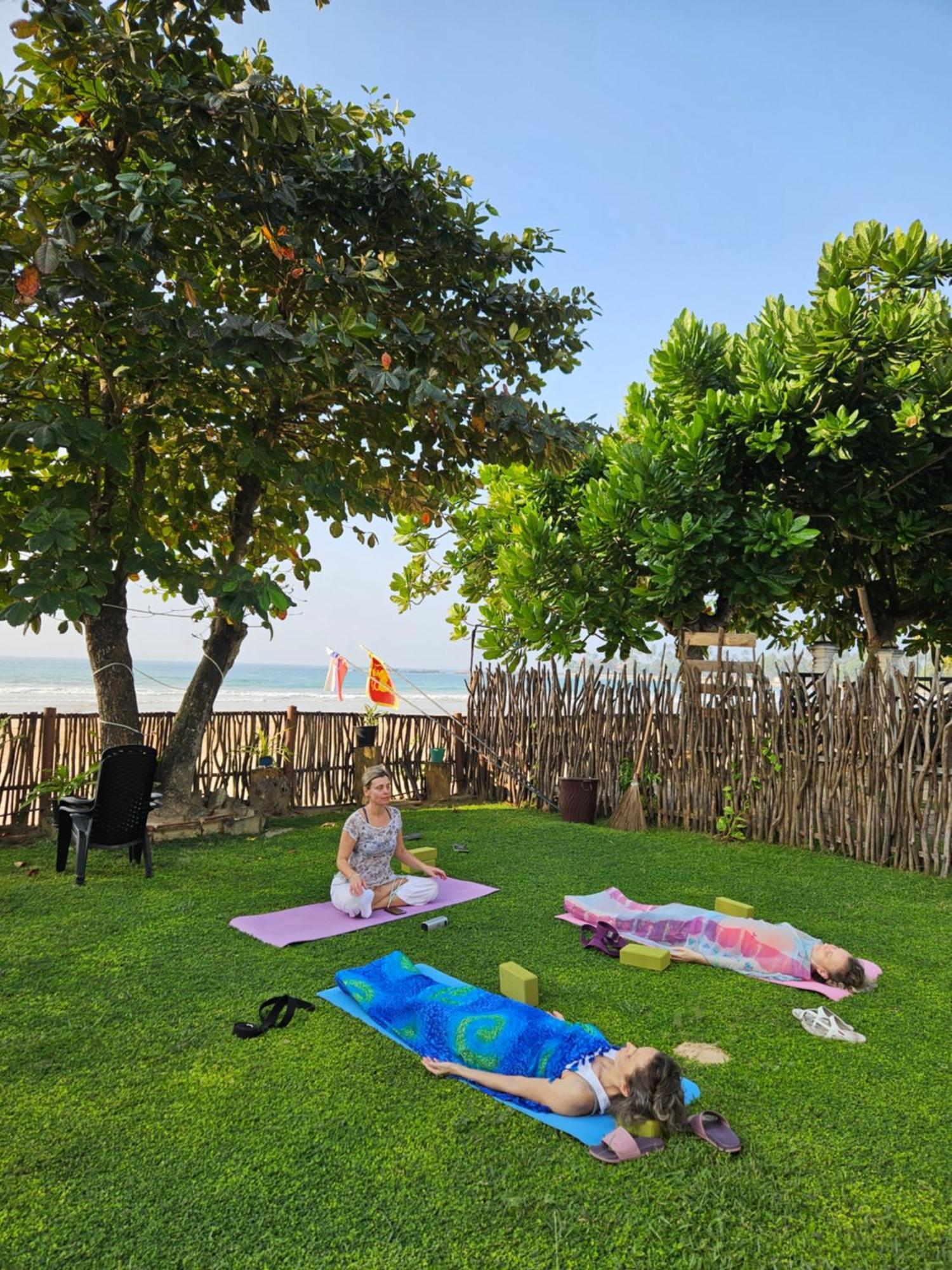 Balance Beach Resort Dikwella Esterno foto