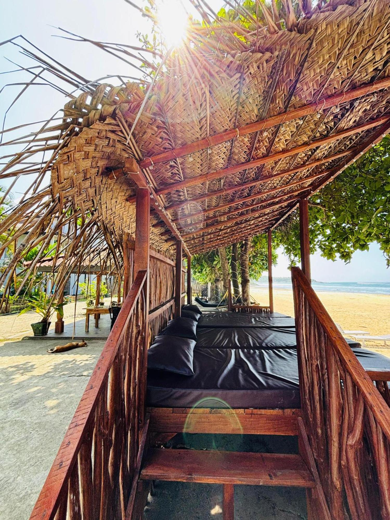 Balance Beach Resort Dikwella Esterno foto