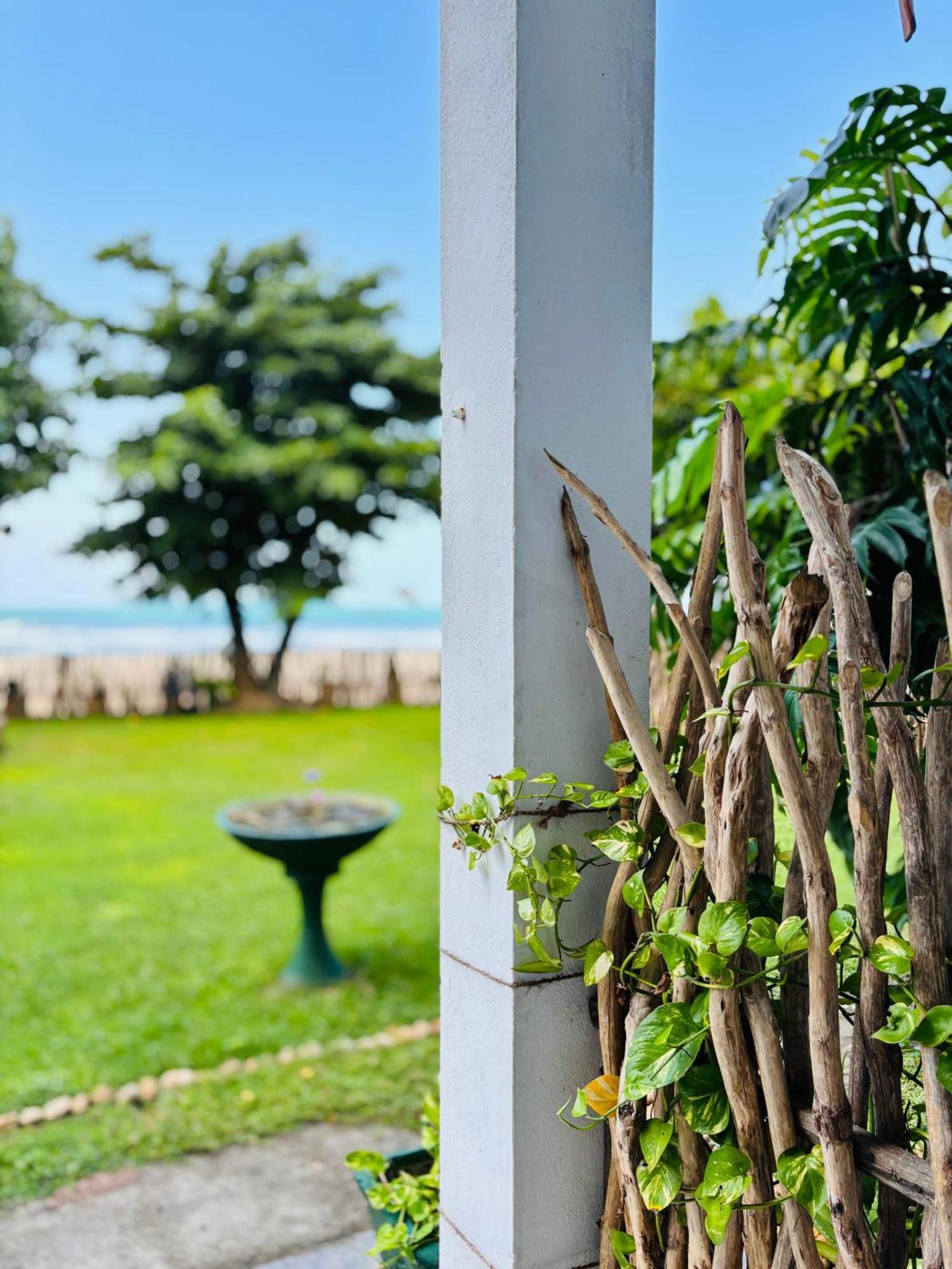 Balance Beach Resort Dikwella Esterno foto